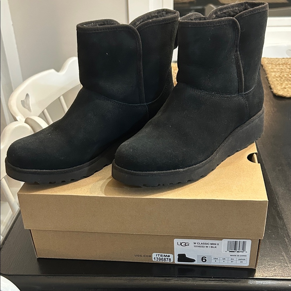 UGG Short Boots size 9